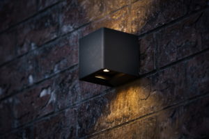 Cómo elegir las luces de la calle para la casa de campo